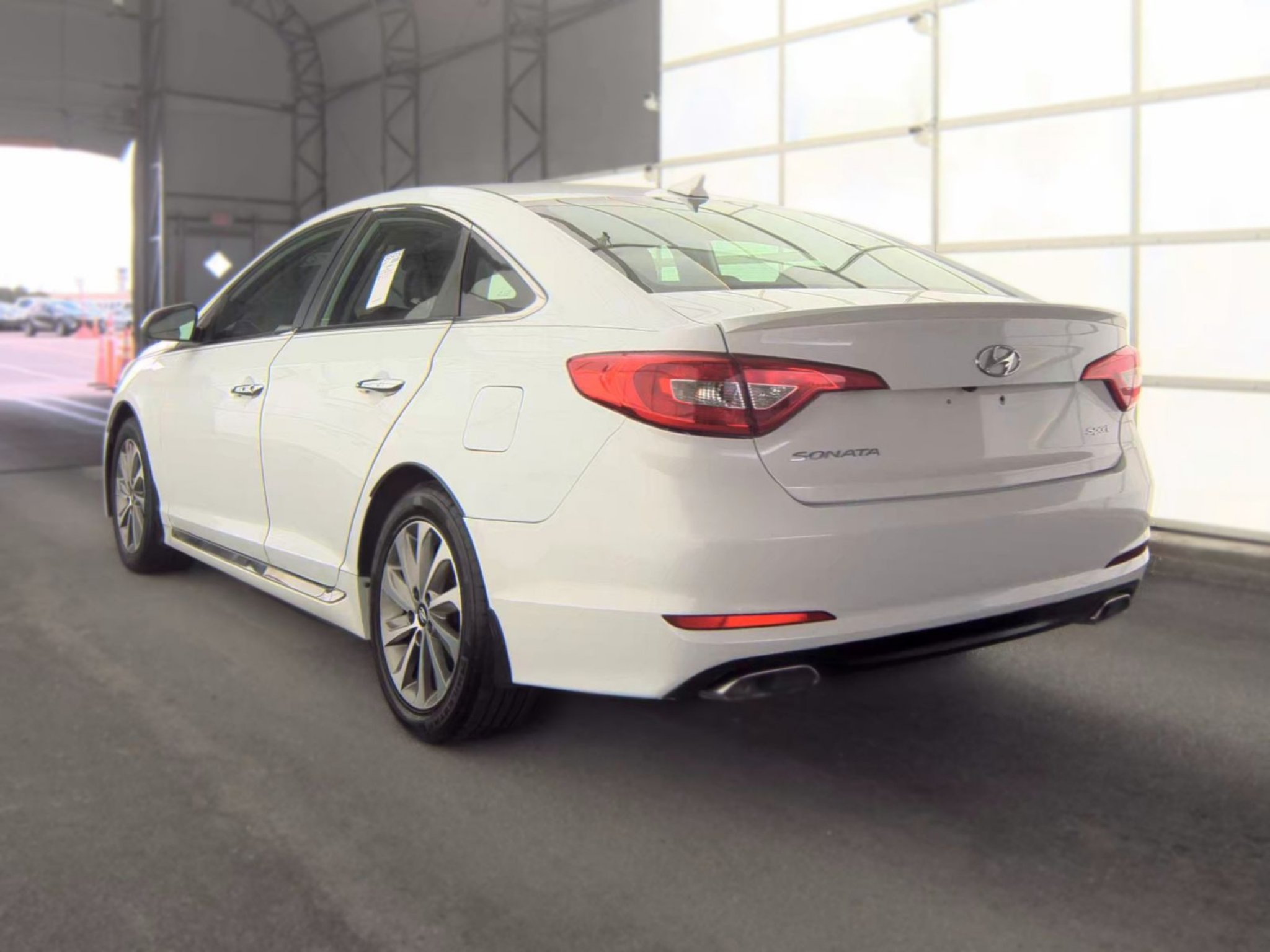 Used 2016 Quartz White Pearl Hyundai 2.4L Sport image 5