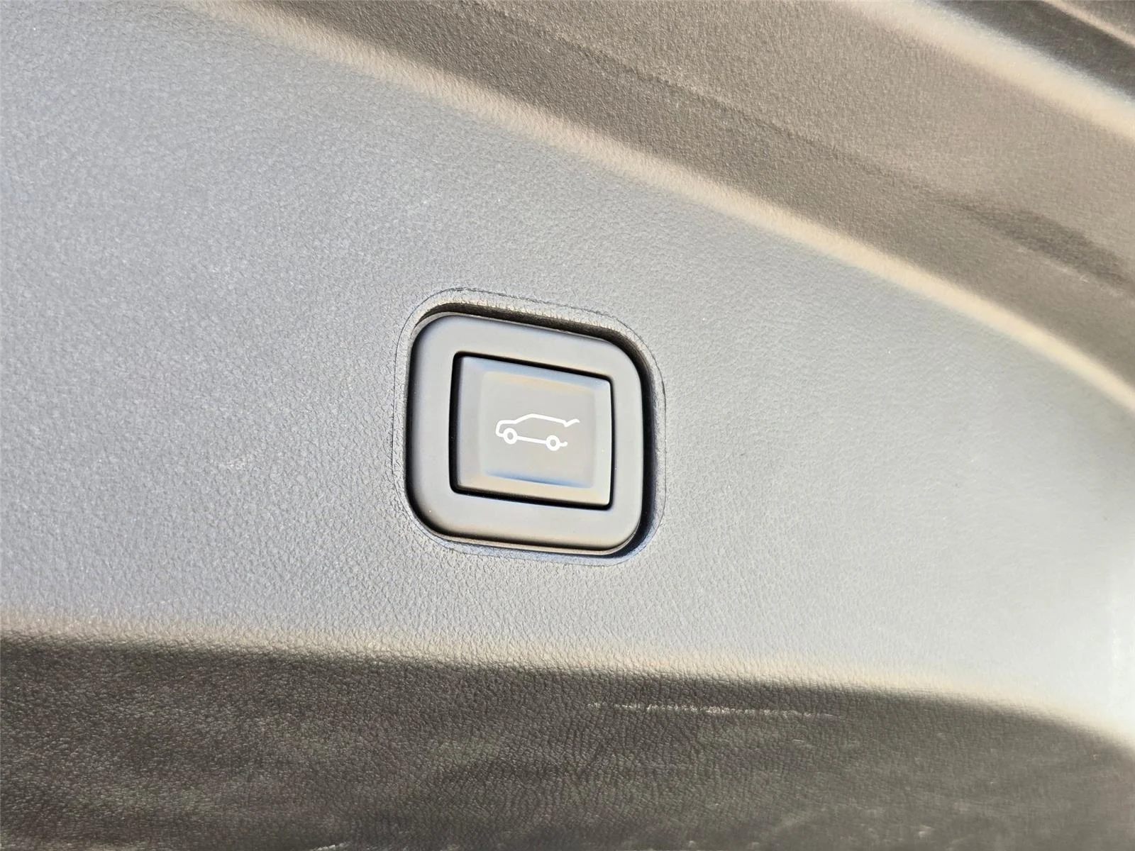 Used 2024  cadillac Sport image 30