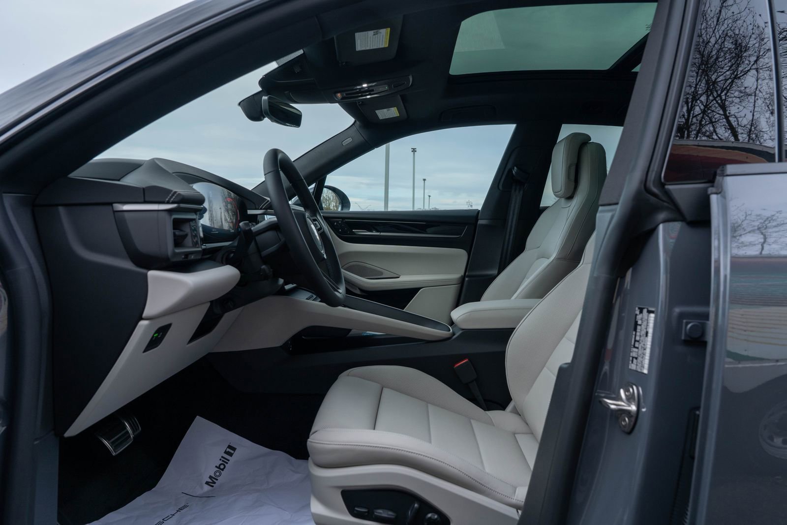 2025 Porsche Macan S - Photo 22