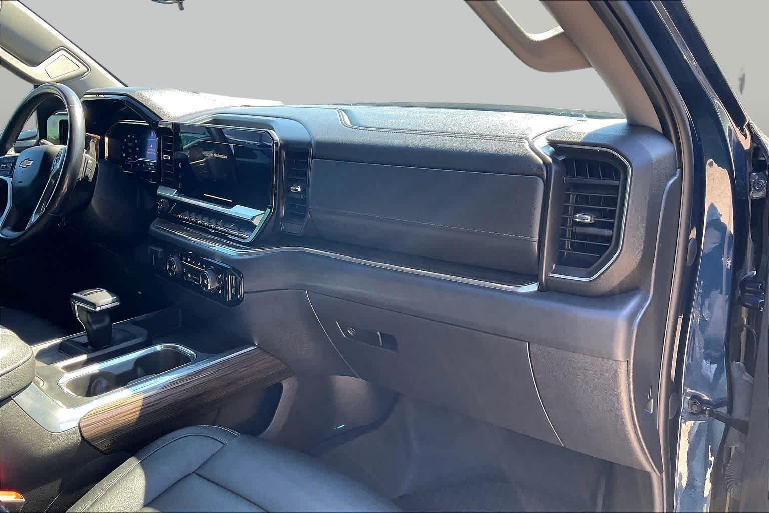 Used 2022 Northsky Blue Metallic Chevrolet LT image 18