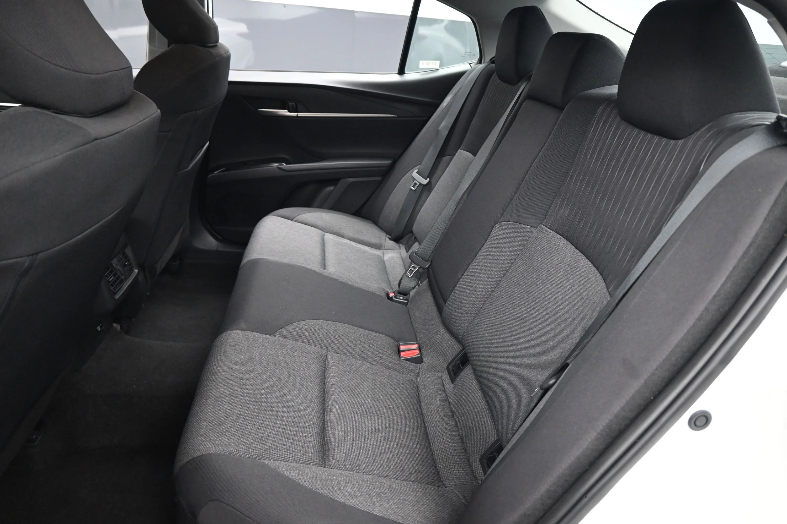Used 2025 Ice Toyota LE image 11