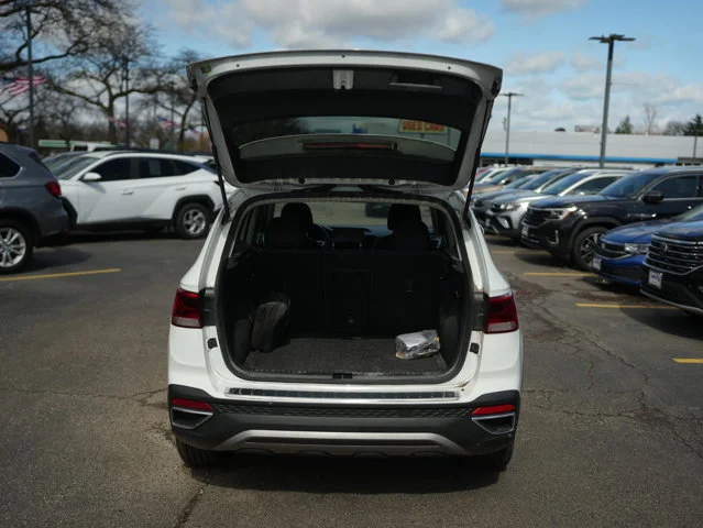 Used 2022 White Volkswagen SE image 7
