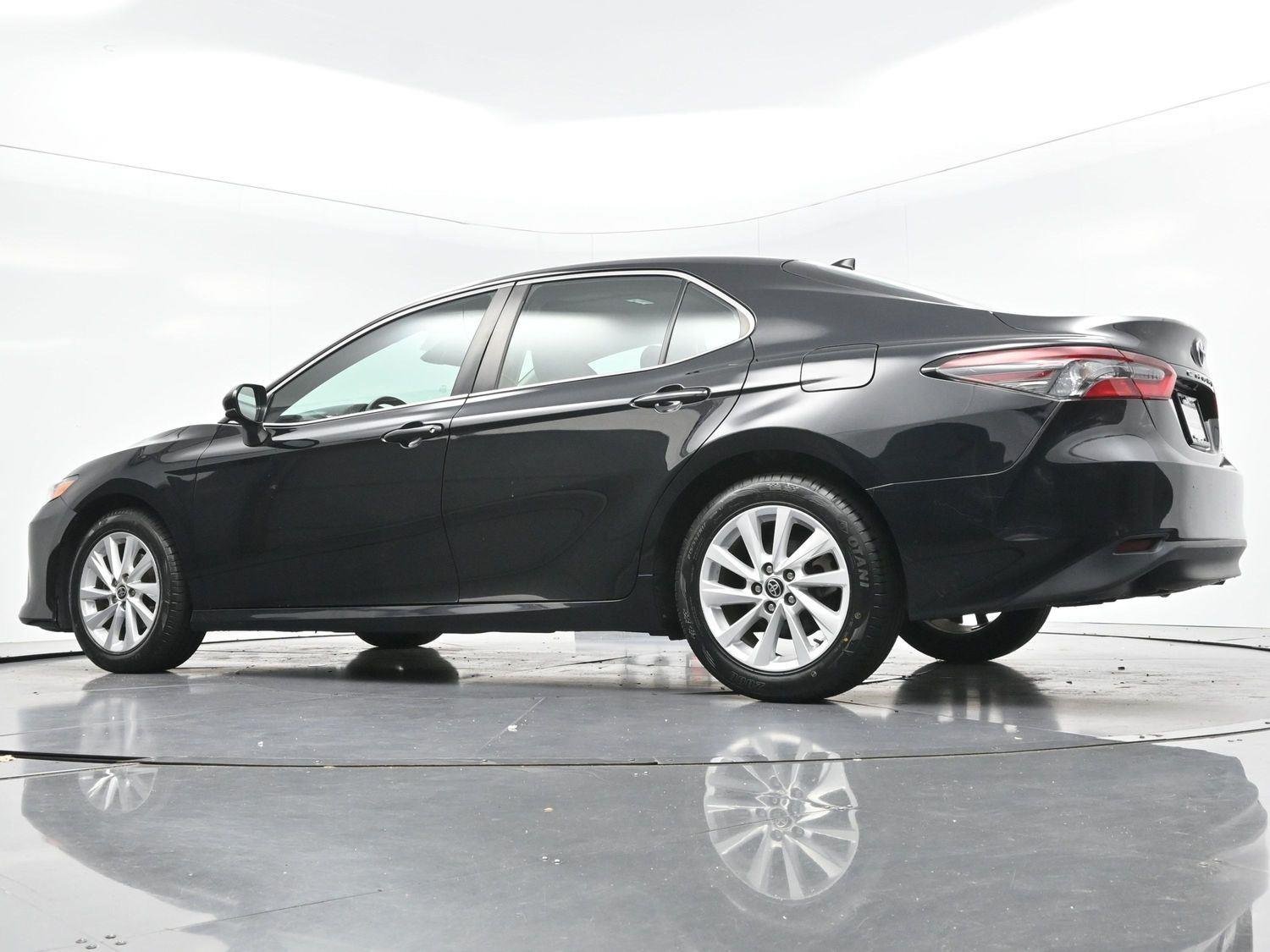 Used 2022 Midnight Black Metallic Toyota LE image 44