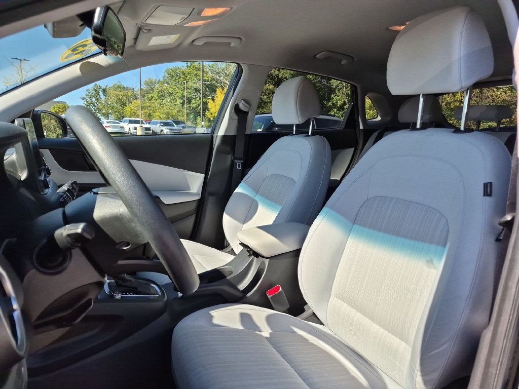 Used 2023 Black Hyundai SEL image 11
