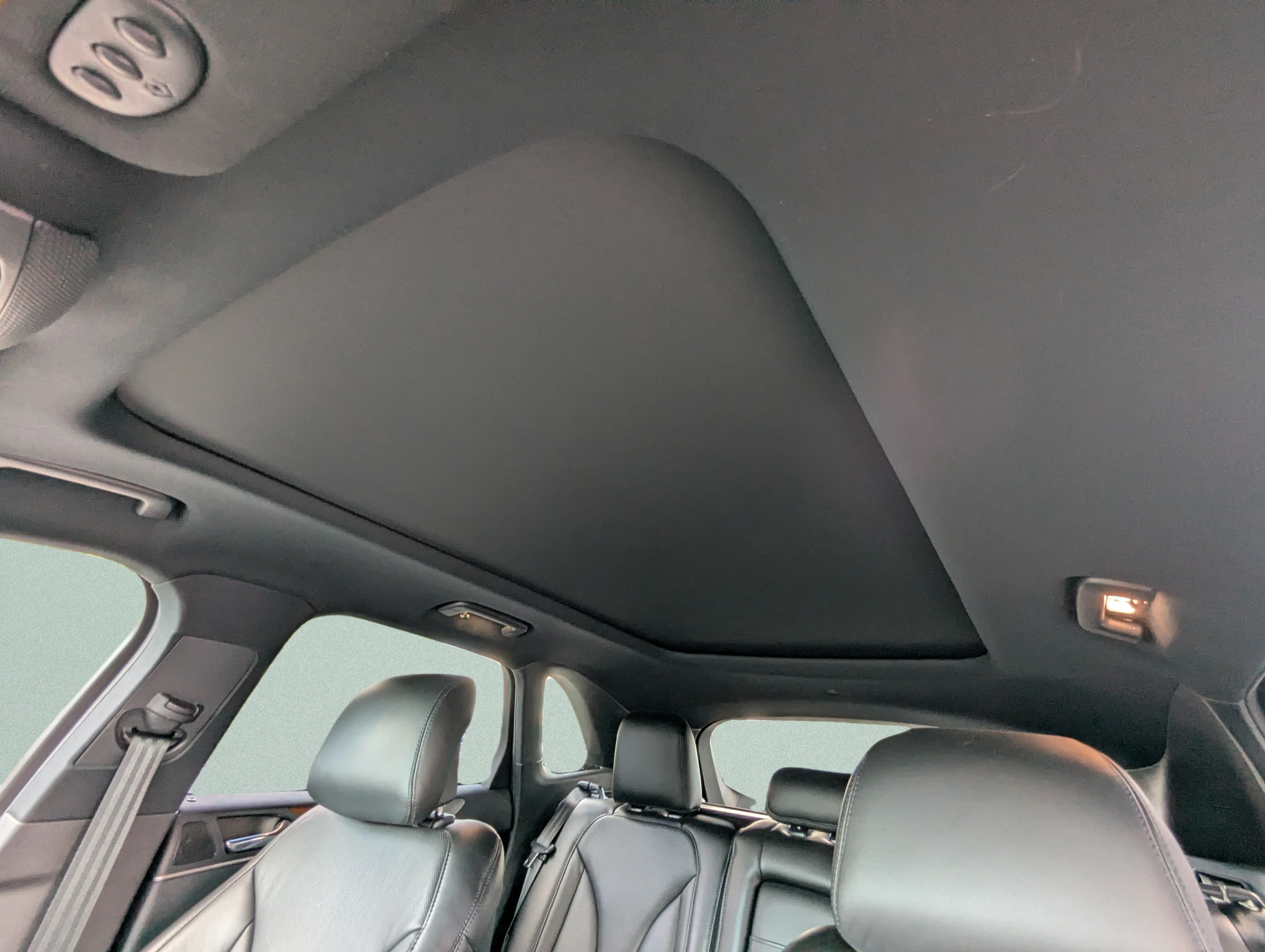 Used 2019 White Platinum Clearcoat Metallic Lincoln Reserve image 34
