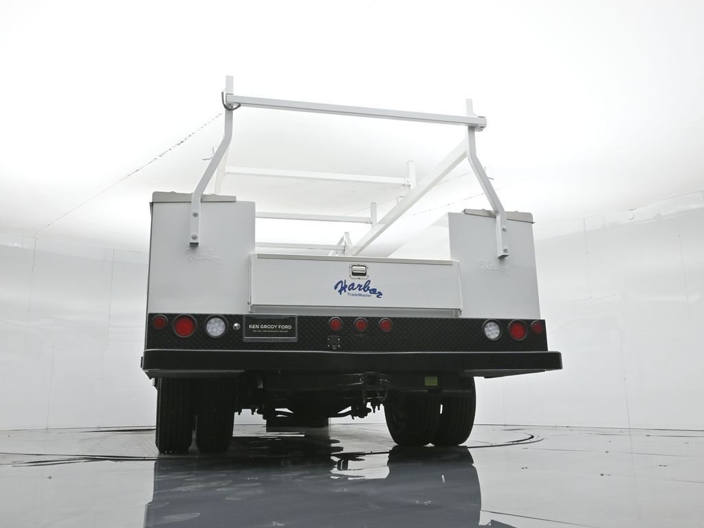 New 2025 Oxford White Ford XL image 54
