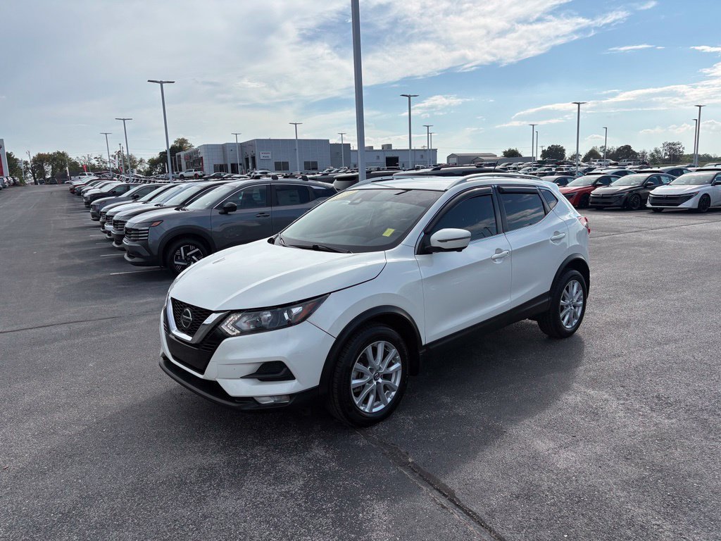 Used 2022 White Nissan SV image 9