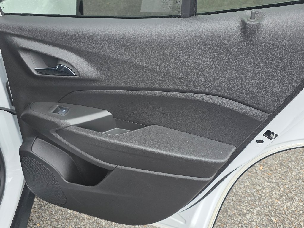 Used 2025 Summit White Chevrolet 2RS image 23