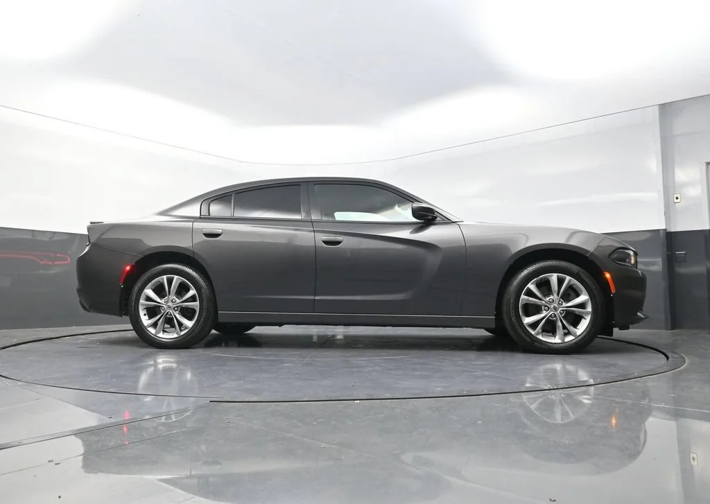 Used 2020 Gray Dodge SXT image 31