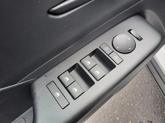 Used 2025 White Hyundai SEL image 14
