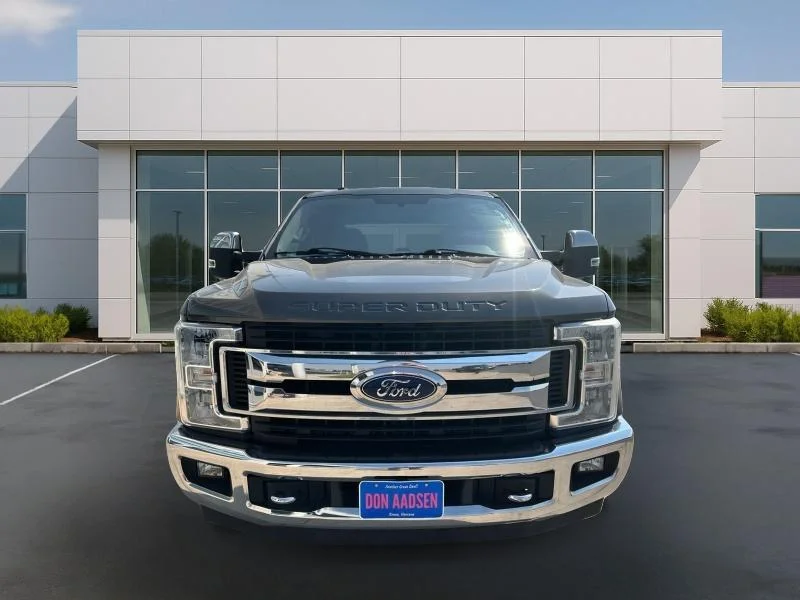 Used 2017 Magnetic Metallic Ford XLT image 2