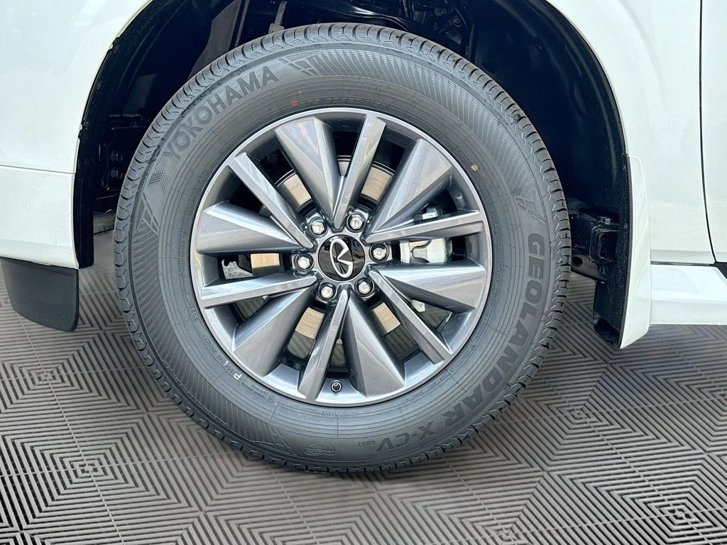New 2026 RADIANT WHITE INFINITI Pure 2WD image 34