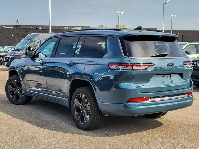 New 2027 Steel Blue Paint Jeep Limited Reserve image 7