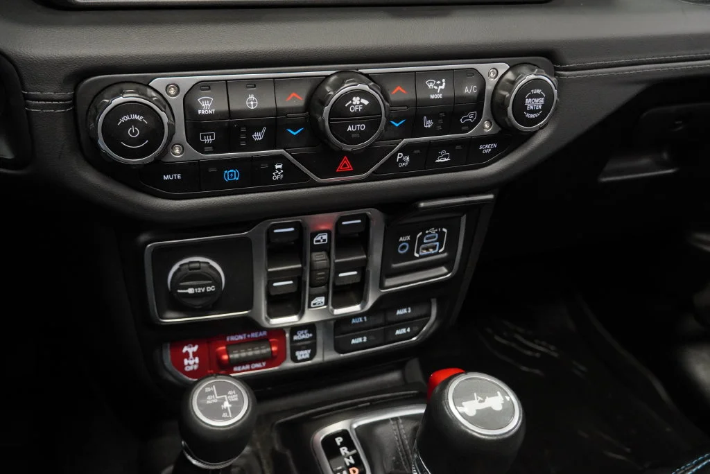 Used 2024 Silver Jeep Rubicon 4xe image 27