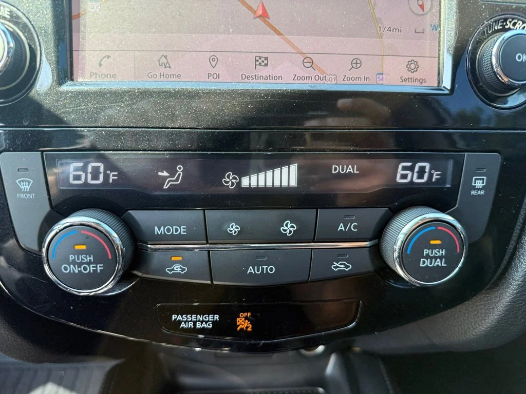 Used 2018 White Nissan SL image 24