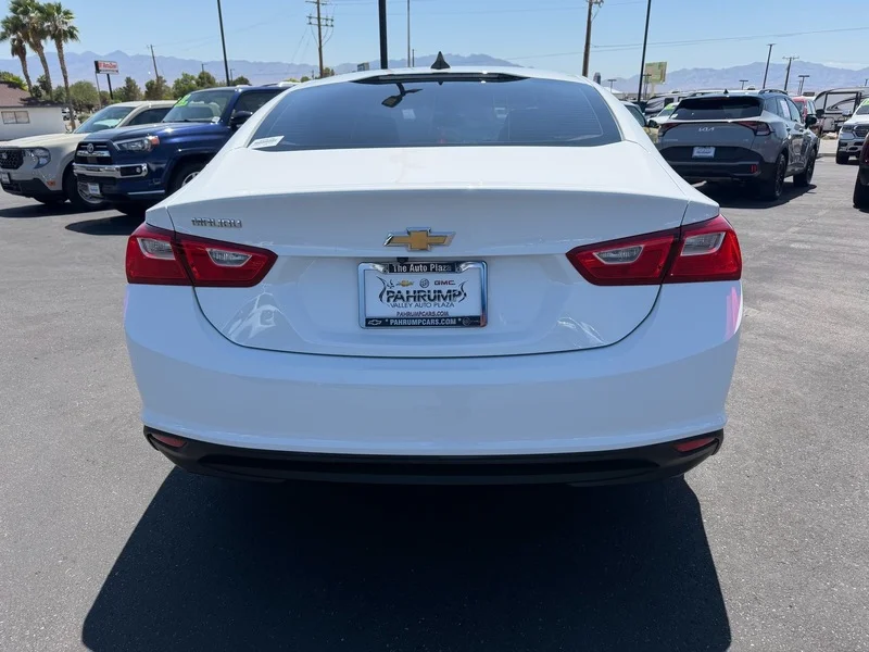 Used 2018 SUMMIT WHITE Chevrolet LS image 4
