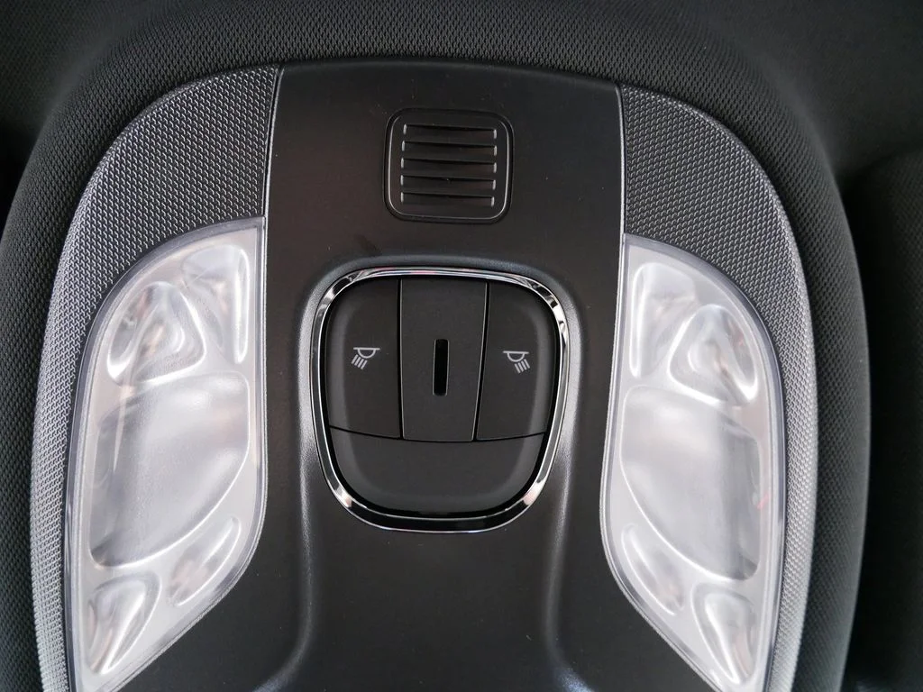 New 2026 Silver Zynith Metallic Clearcoat Jeep Latitude image 28