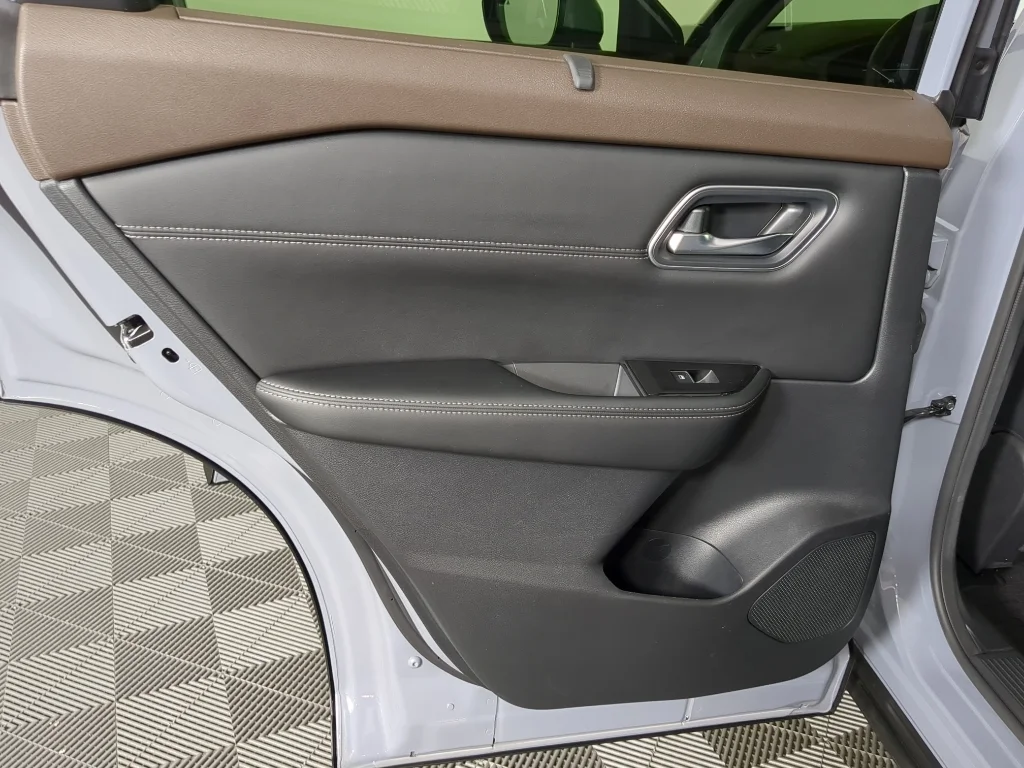Certified Used 2023 Boulder Gray Pearl Nissan Platinum image 16