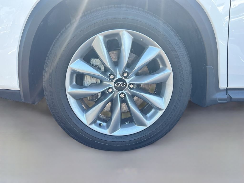 Used 2021 Lunar White INFINITI ESSENTIAL image 9