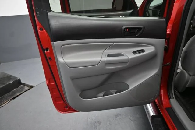 Used 2013 Red Toyota Base image 23