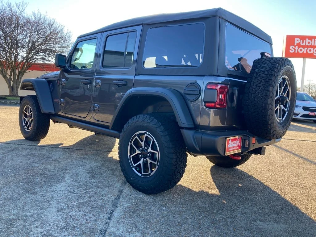 New 2026 Granite Crystal Metallic Clear-Coat Exterior Paint Jeep Rubicon image 3