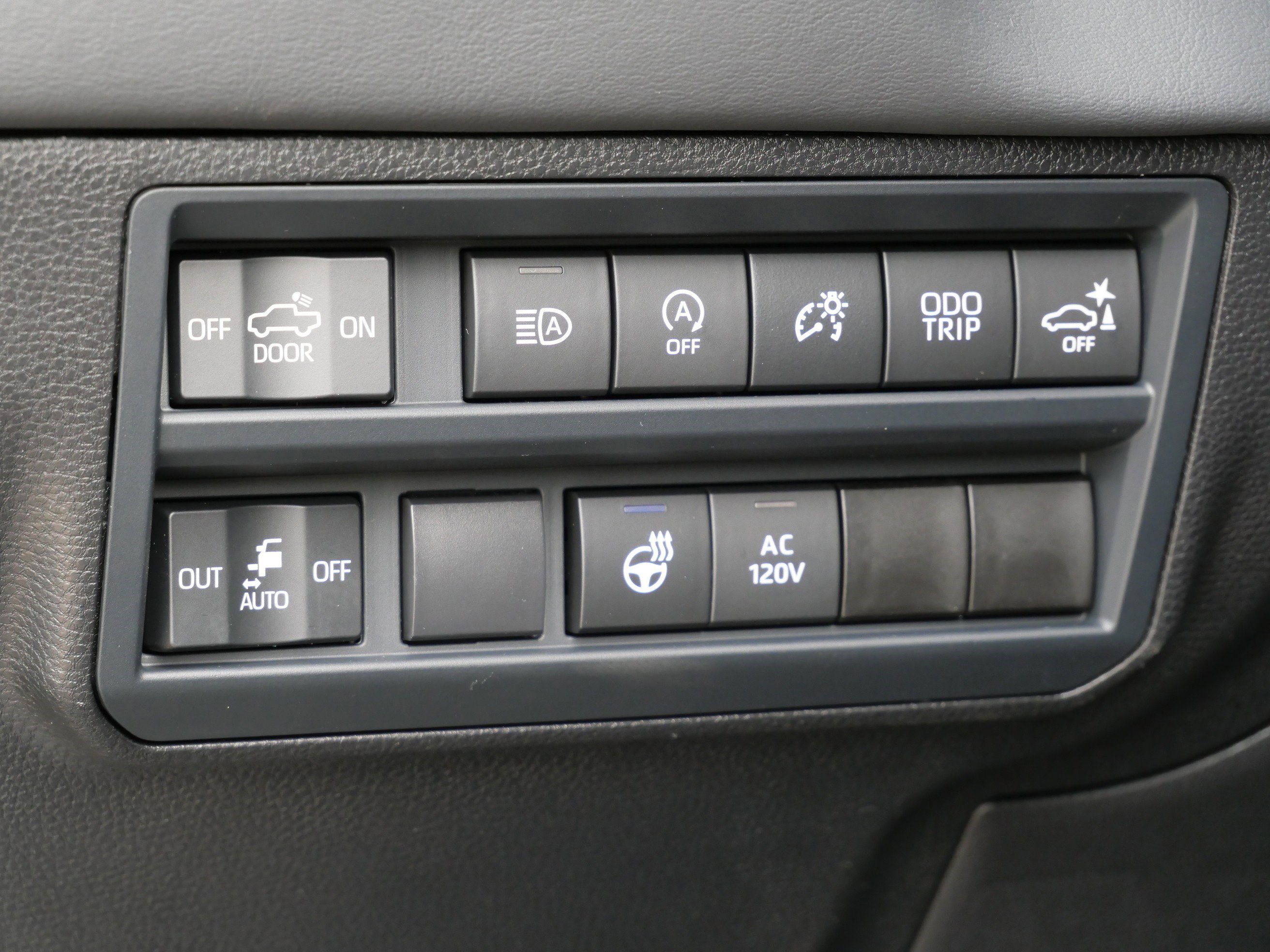 New 2026 Magnetic Gray Metallic Toyota  Platinum image 7
