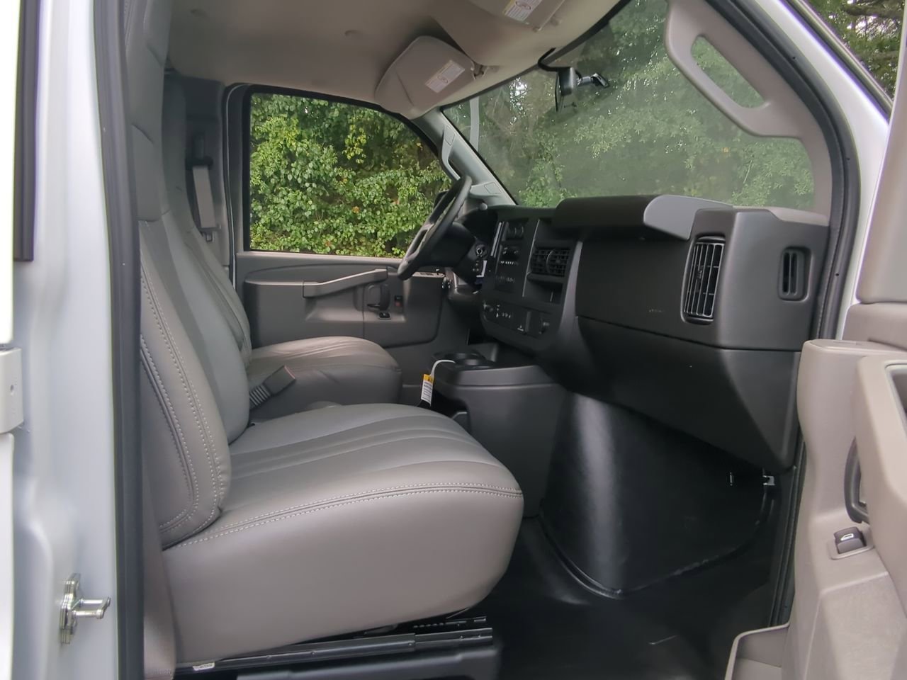 New 2025 Summit White Chevrolet Work Truck image 24