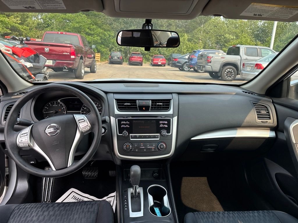 Used 2017 Silver Nissan 2.5 S image 13