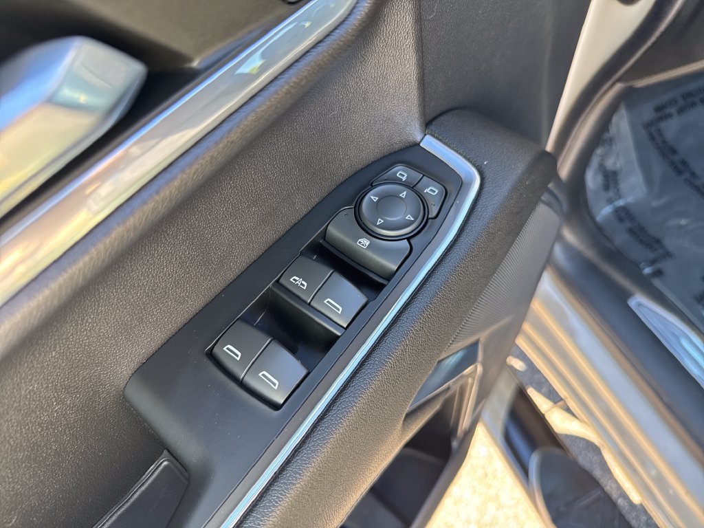 Used 2023 DESERT SAND METALLIC GMC Elevation image 11