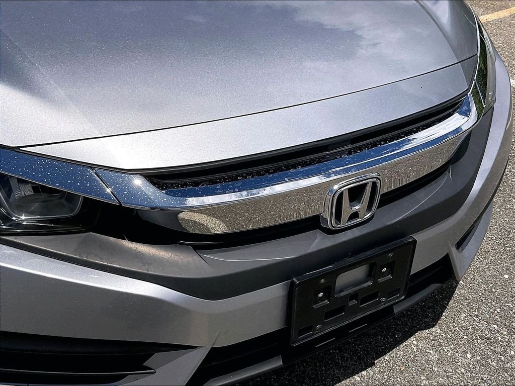 Used 2018 Silver Honda LX image 29