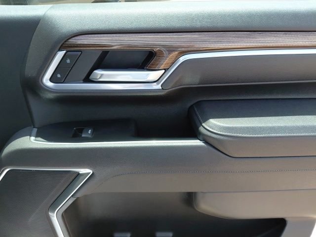 Used 2025 White Chevrolet LT image 28