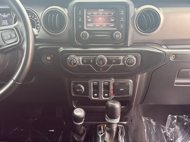 Used 2020 Silver Jeep Sport S image 33