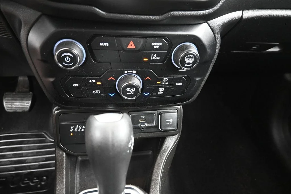 Certified Used 2022 Teal Jeep Latitude image 17