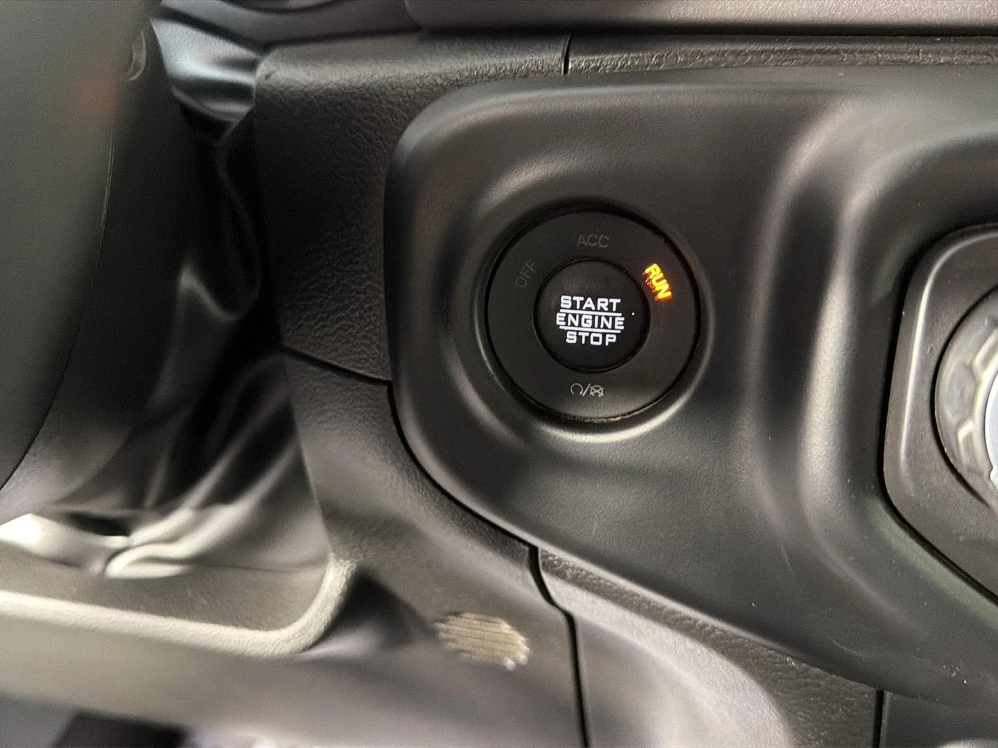 Used 2023 Granite Crystal Metallic Clearcoat Jeep Sport S image 28