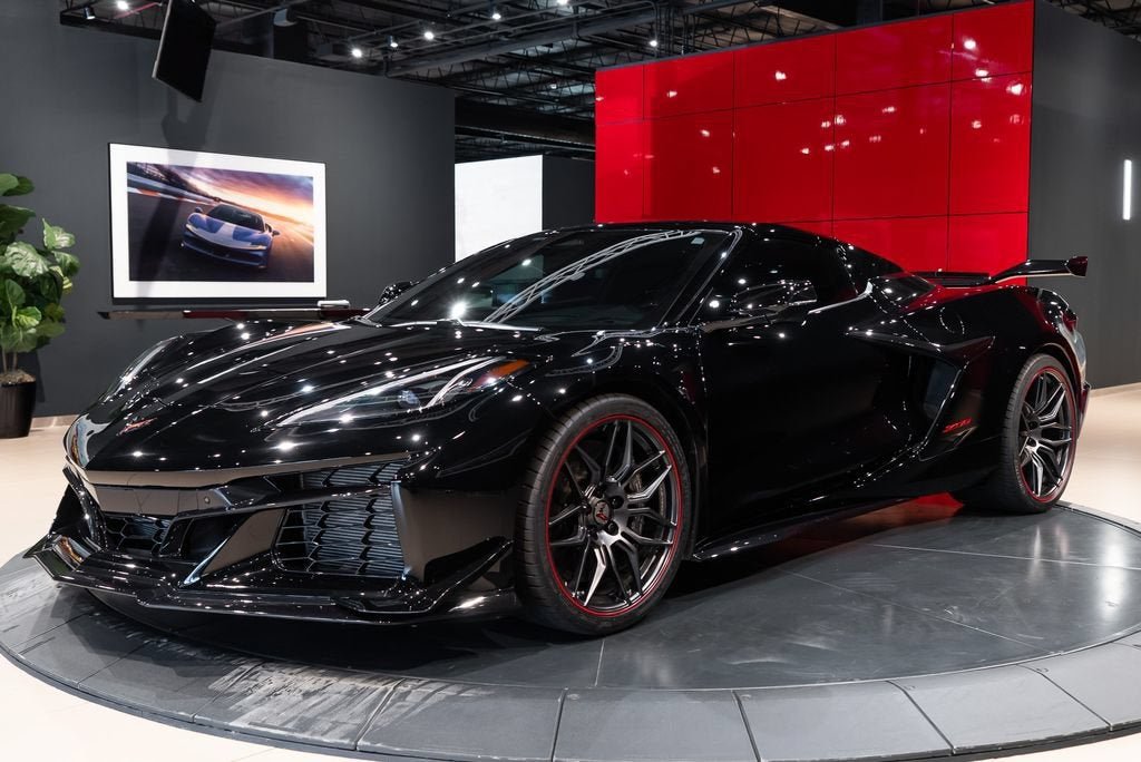 Used 2025 Black Chevrolet Z06 image 41