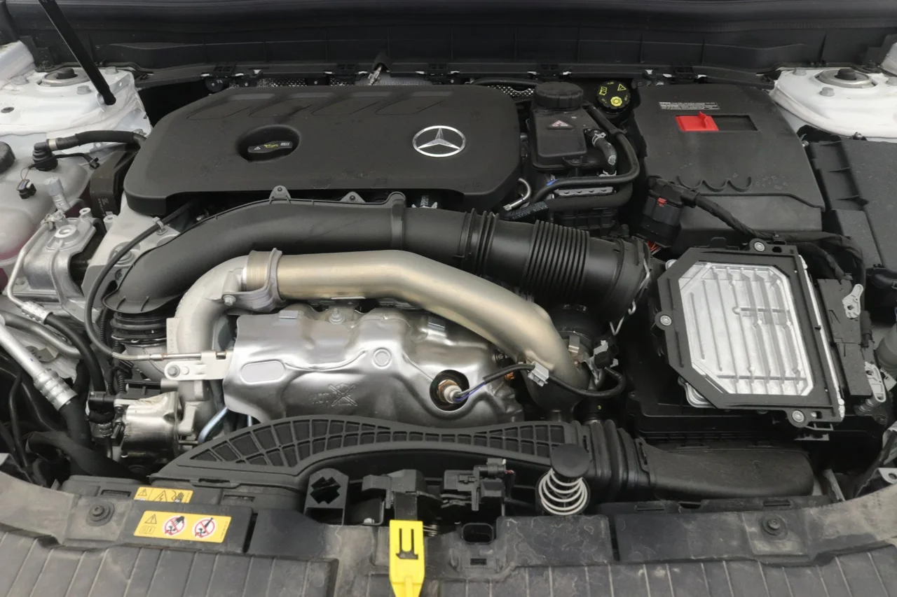 New 2026 Polar White Mercedes-Benz GLB 250 image 10