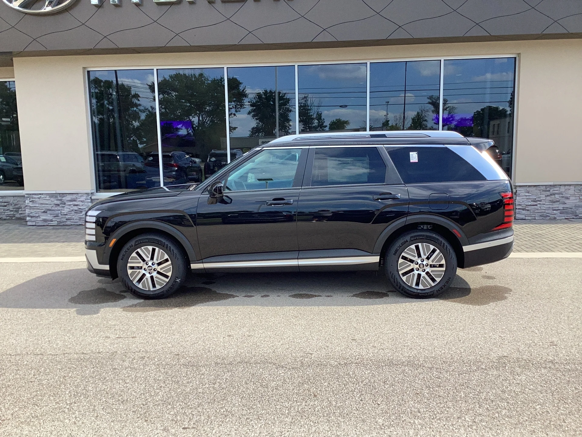 New 2026 Abyss Black Pearl Hyundai SEL Premium 8P image 3
