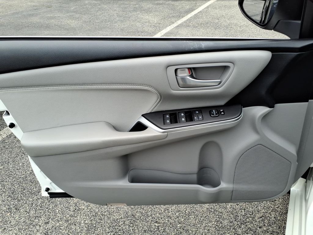 Used 2015 Blizzard Pearl Toyota XLE image 12