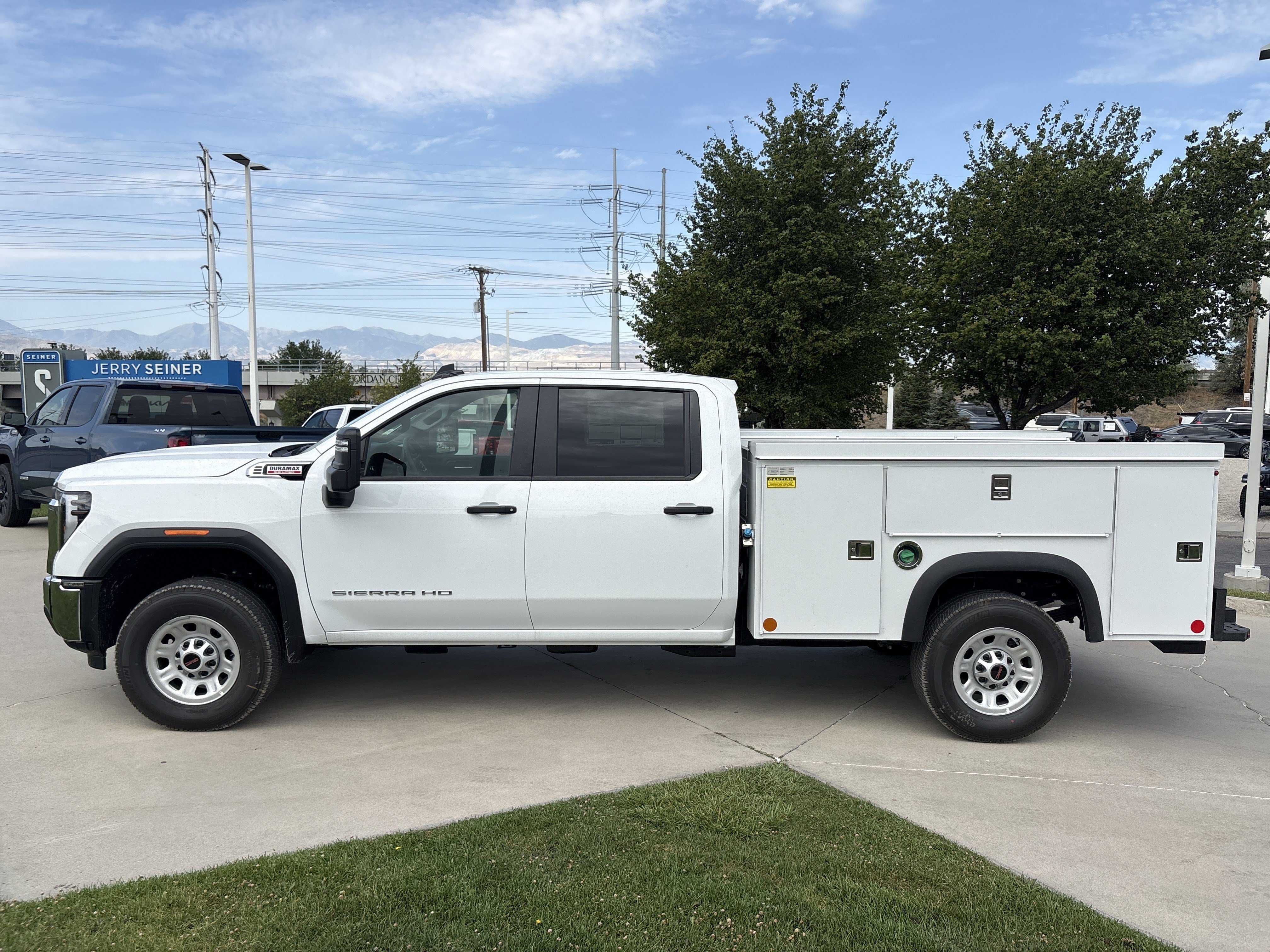 2026 GMC Sierra 3500HD Pro - Photo 2