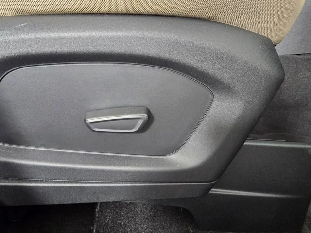 Used 2023 White Ford XLT image 5