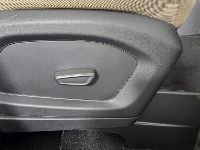 Used 2023 White Metallic Ford XLT image 5