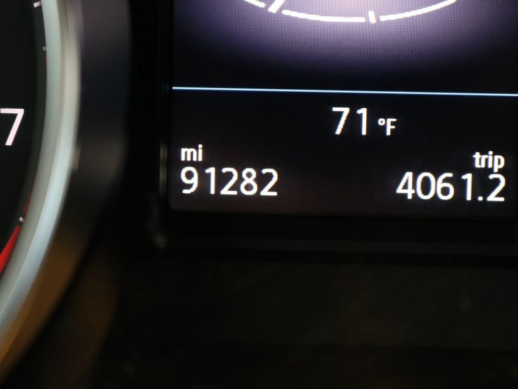 Used 2018 Gray Volkswagen 2.0T SEL image 18