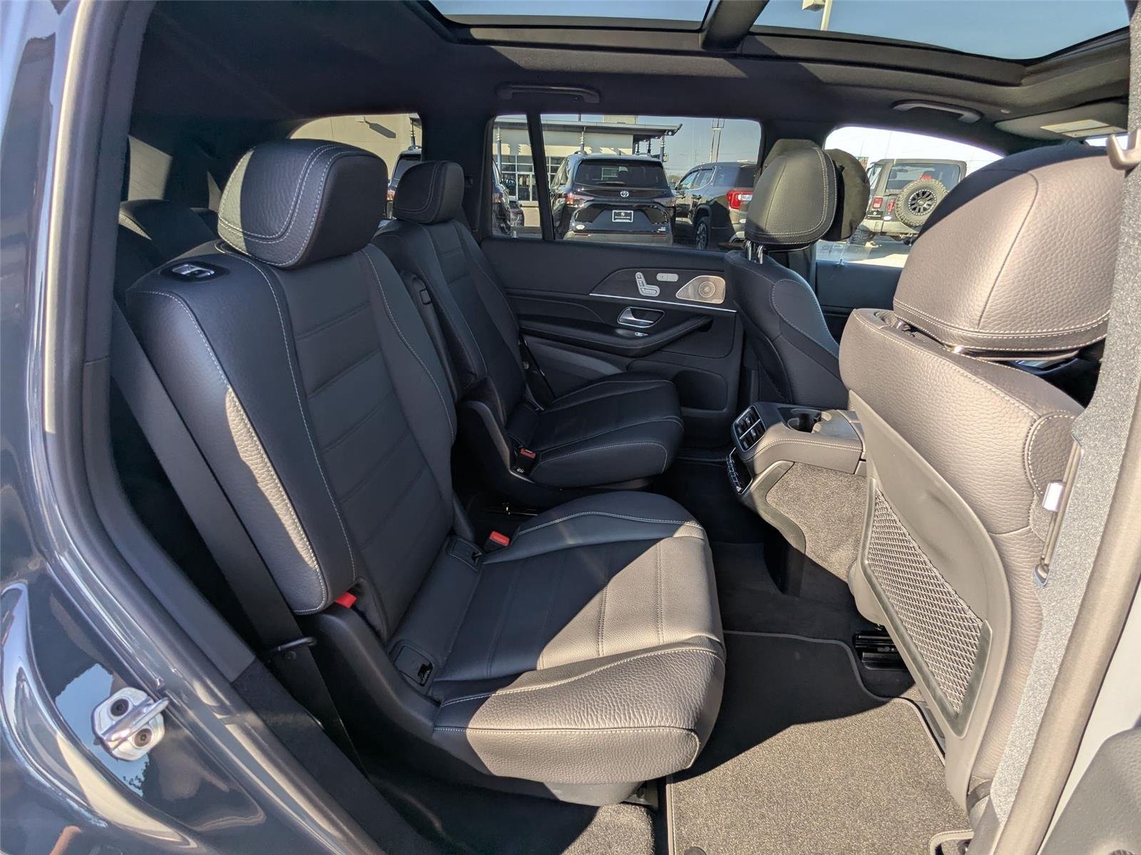 New 2026 MANUFAKTUR Silicon Grey Mercedes-Benz GLS 450 image 30