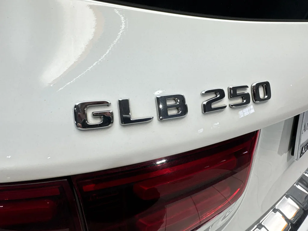 Used 2025 White Mercedes-Benz GLB 250 image 24