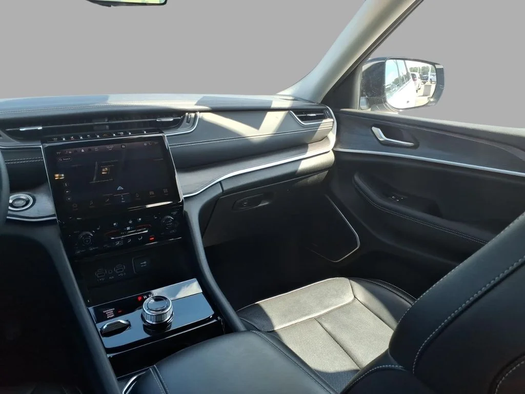 Used 2022 White Jeep Limited image 13