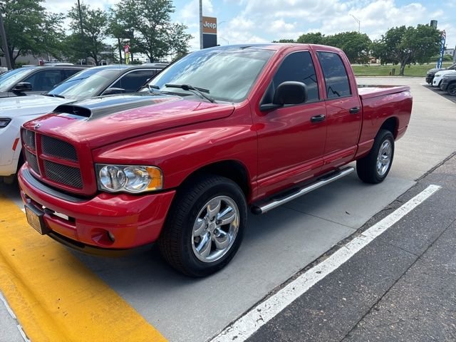 Used 2004 Red Dodge SLT image 1