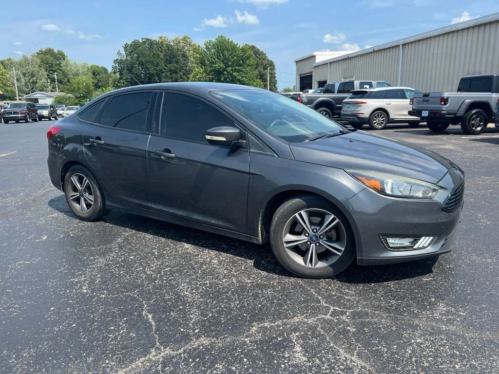 Used 2017 Gray Ford SE image 2