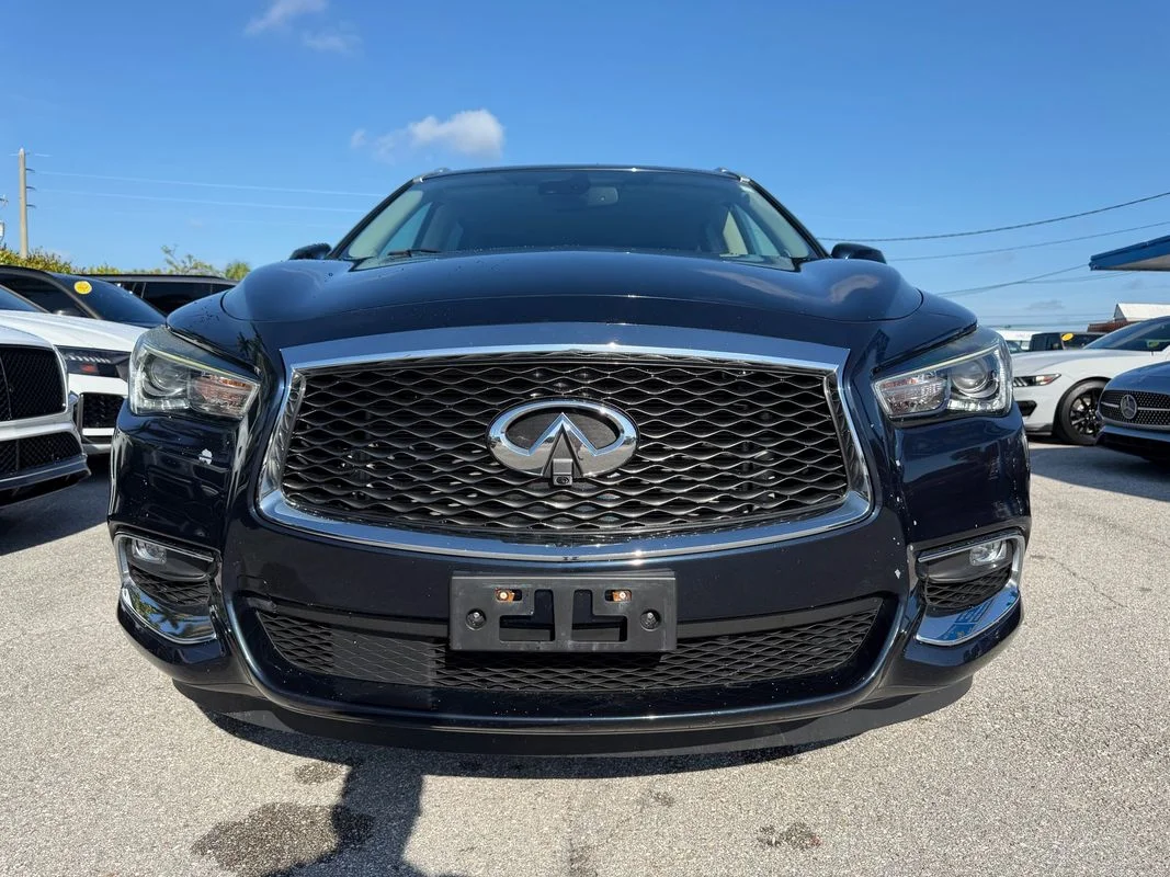 Used 2019  INFINITI LUXE image 4
