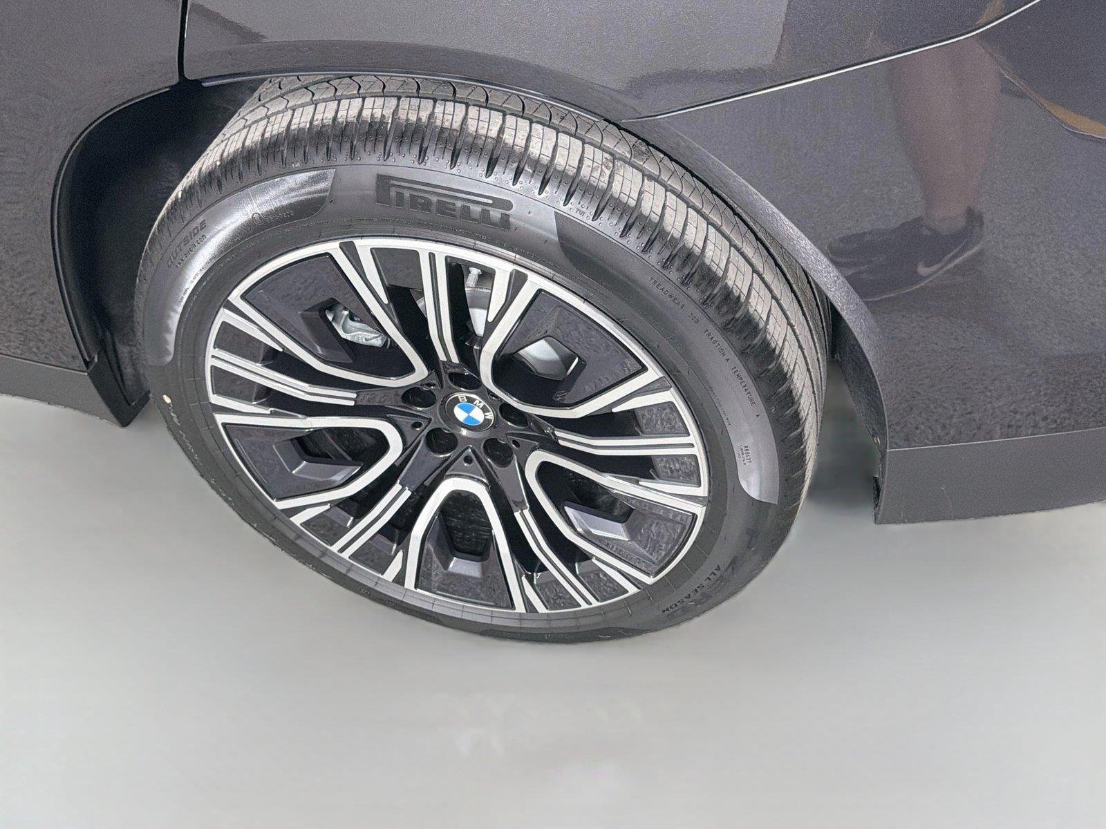 New 2026 Dark Graphite Metallic BMW 30 xDrive image 32