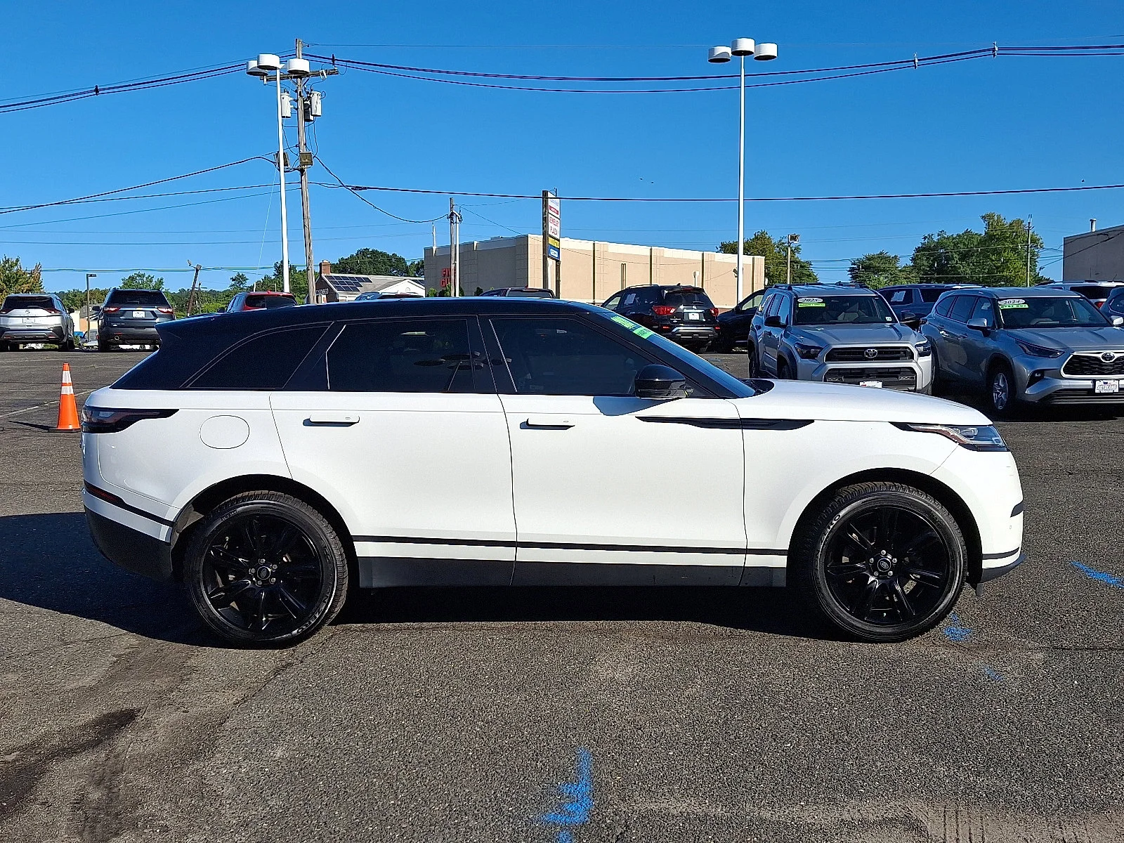 Used 2020 Fuji White - 1AA Land Rover S image 8